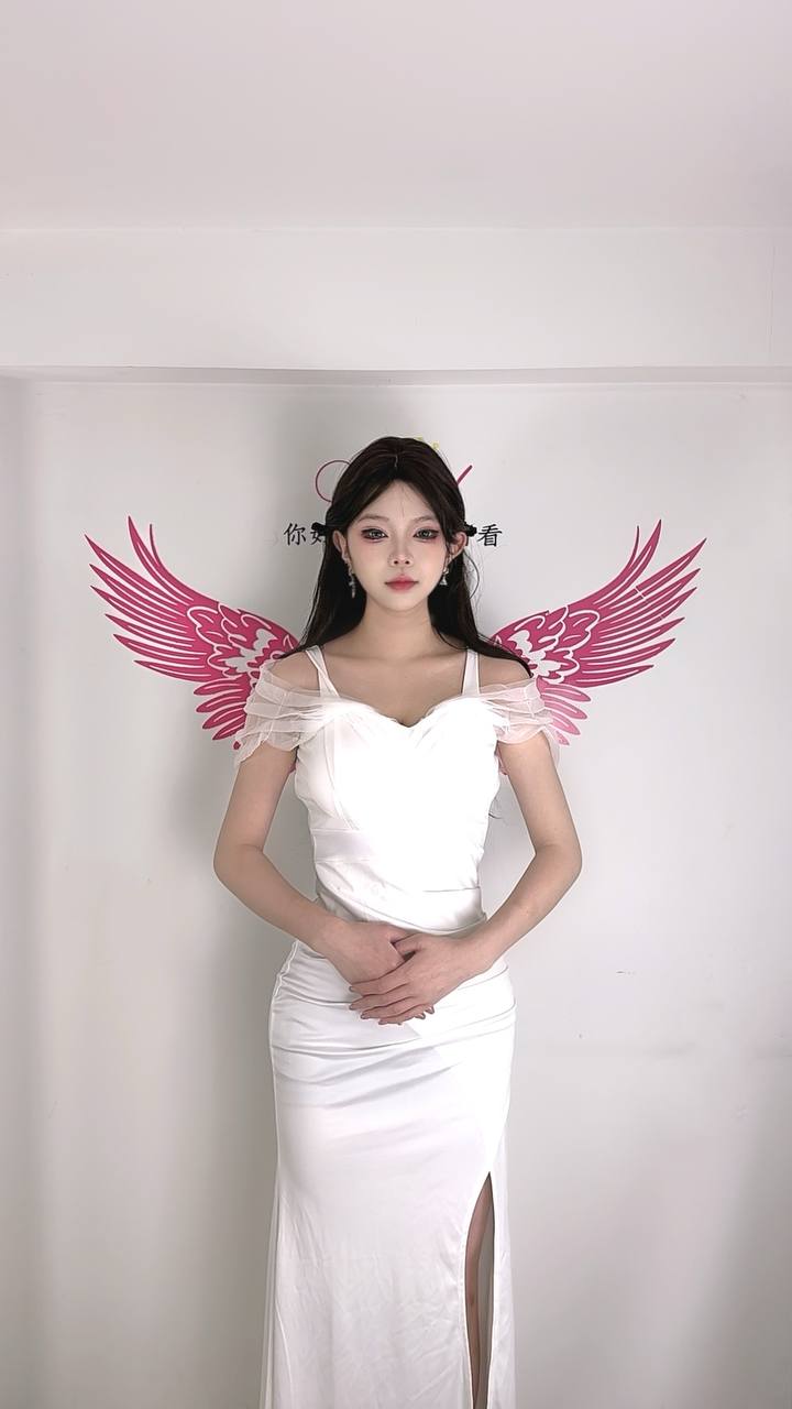 昵称：   省份：广东     城市：广州     年龄：20     身高：164     体重：92     罩杯：b     职业：自由职业     雷点（不能接受）：胖 油腻     是否chu女:是     例假日期：不规律     能否接受SM：不能     体检后是否接受无套：不能     可否口：可以学     可否同居:可以商量     可否异地：可以     可陪伴天数：5     期望生活费：1.3w，出省➕0.2w     费用分几次付〔2～4次〕：2次     最快出发时间：随时     可否接受港澳伴游：可以     自我加分项【越详细越好】：情绪价值到位 听话。闺蜜介绍，最近有点缺钱，希望哥哥温柔尊重人。图片都是原相机     备注：是CHU！极品     介绍费：9888 #TX2