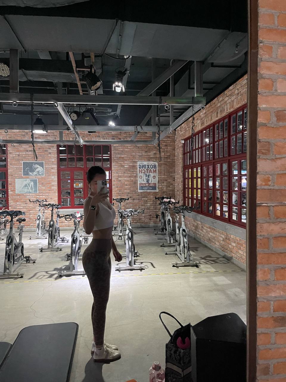 昵称:#TX6J22     省份:江苏     城市:苏州     年龄:24     身高:170     体重:60kg     罩杯:b     职业:普拉提老师     是否是chu女：否     可不可以口:可以     能不能9888:不能     能不能无套:不能     SM能不能:能     有没有纹身:无     是否可外省:可以 随时出发     是否可过夜:可以     可不可以同居:可以     月可陪伴天数:7 /可整月     大概姨妈日期:20号左右     找金主的原因:     月生活费多少:98887天 整月2.5w     分几次给生活费:2-3     自我介绍加分项:蜜桃臀 腰细屁股大 身材紧致线条感 性格温和     对老板雷点(不接受):不爱干净 身体不健康     介绍费：9888 #TX6