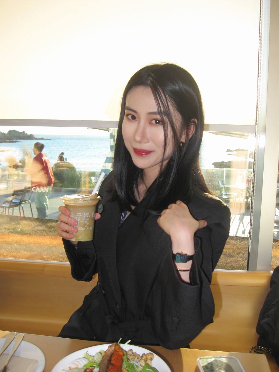 昵称:#TX6J22     省份:江苏     城市:苏州     年龄:24     身高:170     体重:60kg     罩杯:b     职业:普拉提老师     是否是chu女：否     可不可以口:可以     能不能9888:不能     能不能无套:不能     SM能不能:能     有没有纹身:无     是否可外省:可以 随时出发     是否可过夜:可以     可不可以同居:可以     月可陪伴天数:7 /可整月     大概姨妈日期:20号左右     找金主的原因:     月生活费多少:98887天 整月2.5w     分几次给生活费:2-3     自我介绍加分项:蜜桃臀 腰细屁股大 身材紧致线条感 性格温和     对老板雷点(不接受):不爱干净 身体不健康     介绍费：9888 #TX6