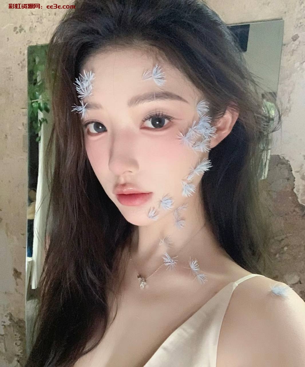 北京司藤小姐?2W⬆️ 圈外网红纯欲 身高：174cm 胸围：C? 年龄:00年 体重：45kg 职业:主持人，平面模特，代言人 小红书80万粉丝，微博60万粉丝，抖音23万粉丝，当面?验 人照无差别，性格开朗健谈?，好说话 有耐心 不事多。 唯一爱好就是健身，身材巨好 身材比例完美 骨感高挑气质佳，难得的是非常非常有料，大胸?翘臀?。 皮肤白皙水嫩 手感超棒，一双完美大长腿搭配超美极品玉足?。 衣着得体上档次，完全没有风尘气，超多水 可喷???宝藏女孩。 #硬2w不兑