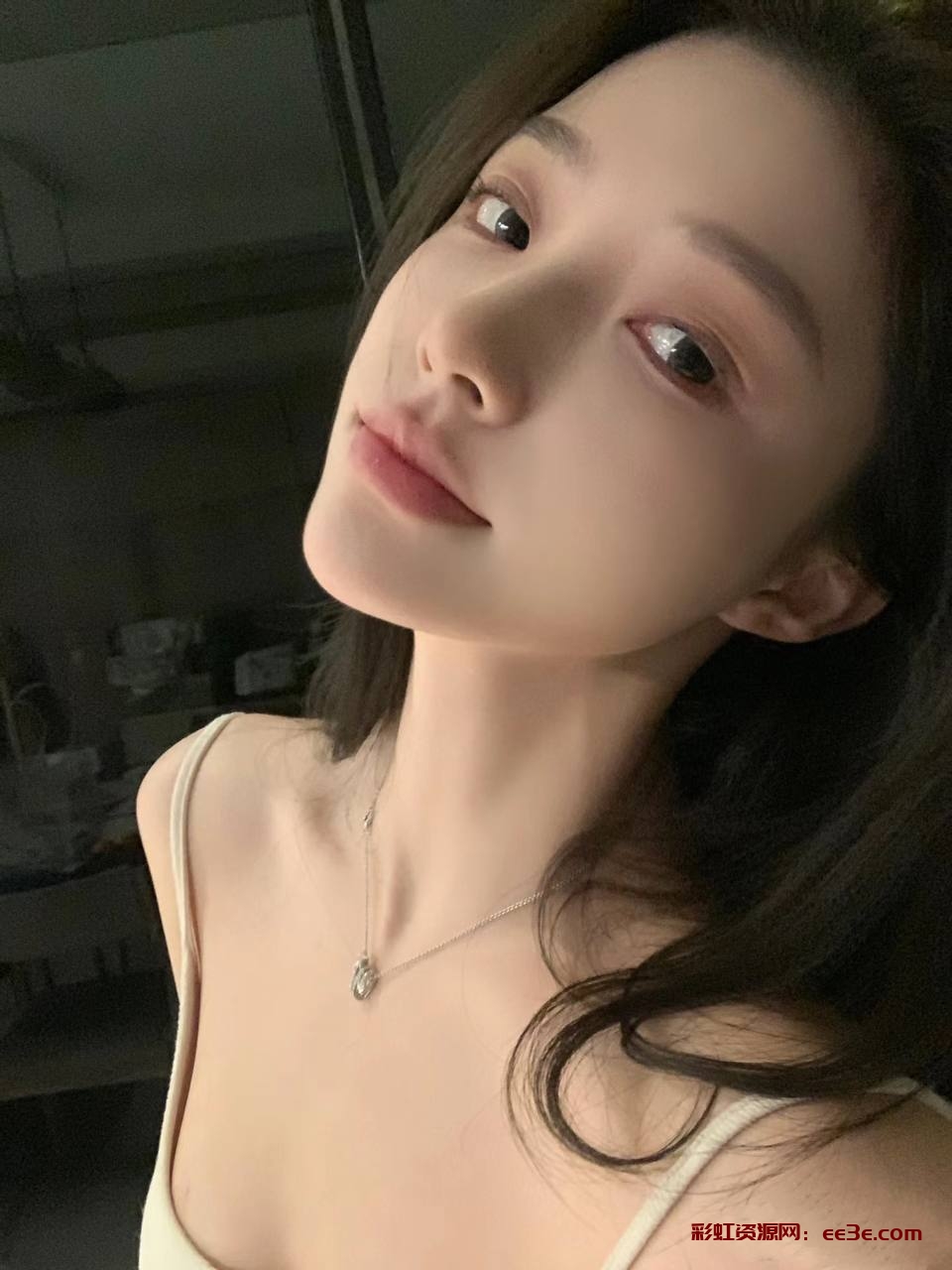 北京司藤小姐?2W⬆️ 圈外网红纯欲 身高：174cm 胸围：C? 年龄:00年 体重：45kg 职业:主持人，平面模特，代言人 小红书80万粉丝，微博60万粉丝，抖音23万粉丝，当面?验 人照无差别，性格开朗健谈?，好说话 有耐心 不事多。 唯一爱好就是健身，身材巨好 身材比例完美 骨感高挑气质佳，难得的是非常非常有料，大胸?翘臀?。 皮肤白皙水嫩 手感超棒，一双完美大长腿搭配超美极品玉足?。 衣着得体上档次，完全没有风尘气，超多水 可喷???宝藏女孩。 #硬2w不兑