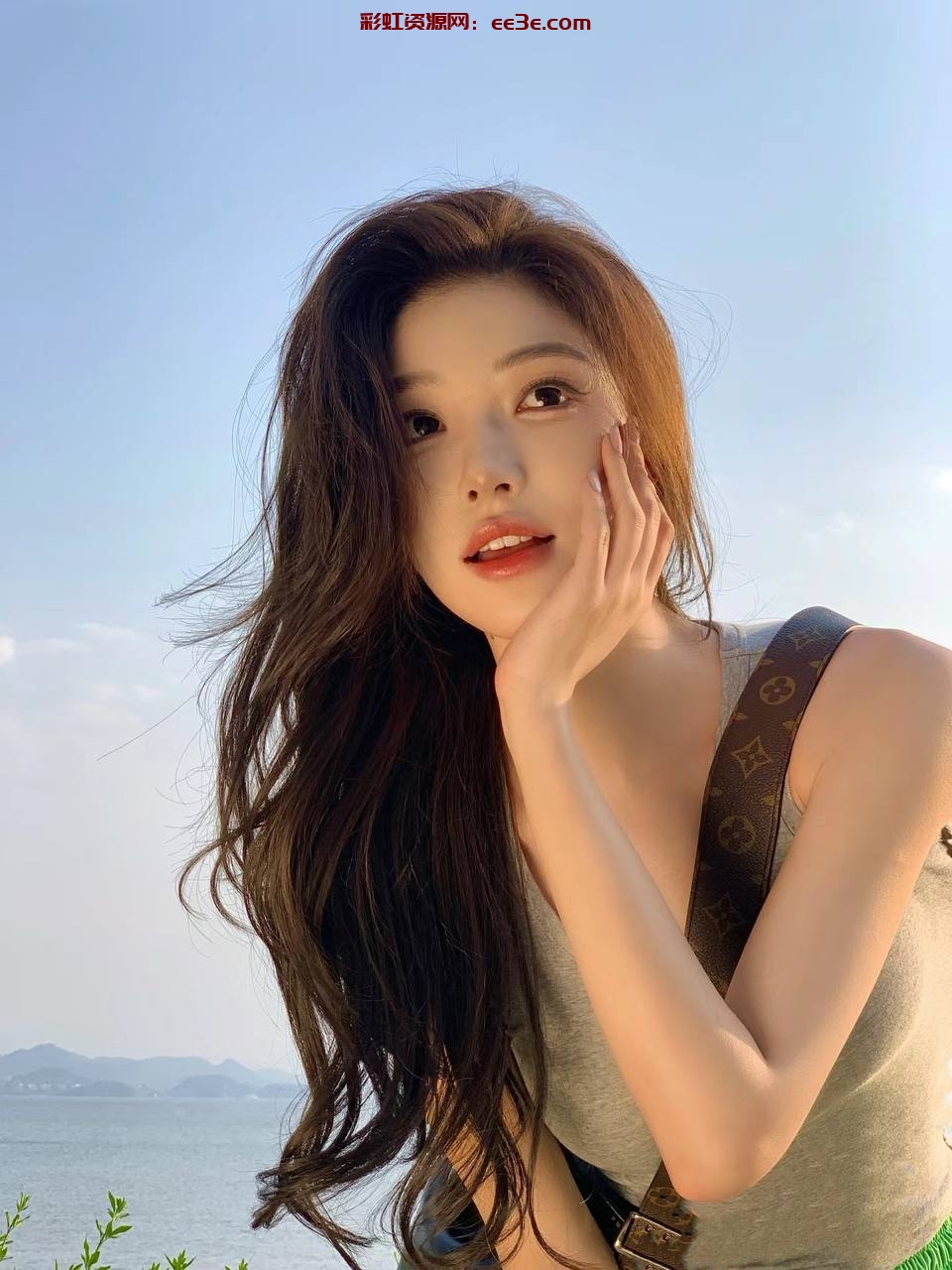 北京司藤小姐?2W⬆️ 圈外网红纯欲 身高：174cm 胸围：C? 年龄:00年 体重：45kg 职业:主持人，平面模特，代言人 小红书80万粉丝，微博60万粉丝，抖音23万粉丝，当面?验 人照无差别，性格开朗健谈?，好说话 有耐心 不事多。 唯一爱好就是健身，身材巨好 身材比例完美 骨感高挑气质佳，难得的是非常非常有料，大胸?翘臀?。 皮肤白皙水嫩 手感超棒，一双完美大长腿搭配超美极品玉足?。 衣着得体上档次，完全没有风尘气，超多水 可喷???宝藏女孩。 #硬2w不兑