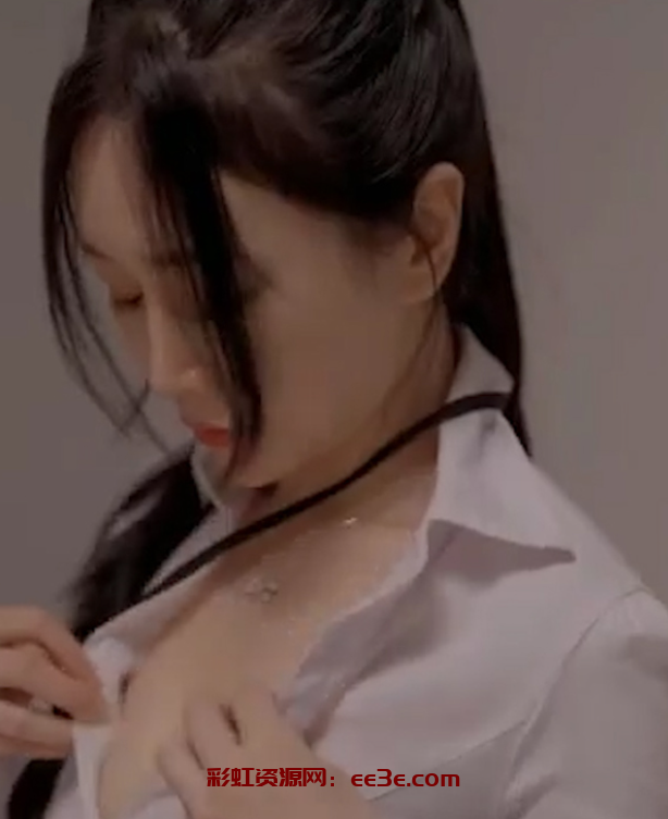 擦边短剧《逍遥圣手》小伙靠着一双按摩手法 勇闯花都！开头即暴击 这表情这呻吟确定没有搞里面吗？